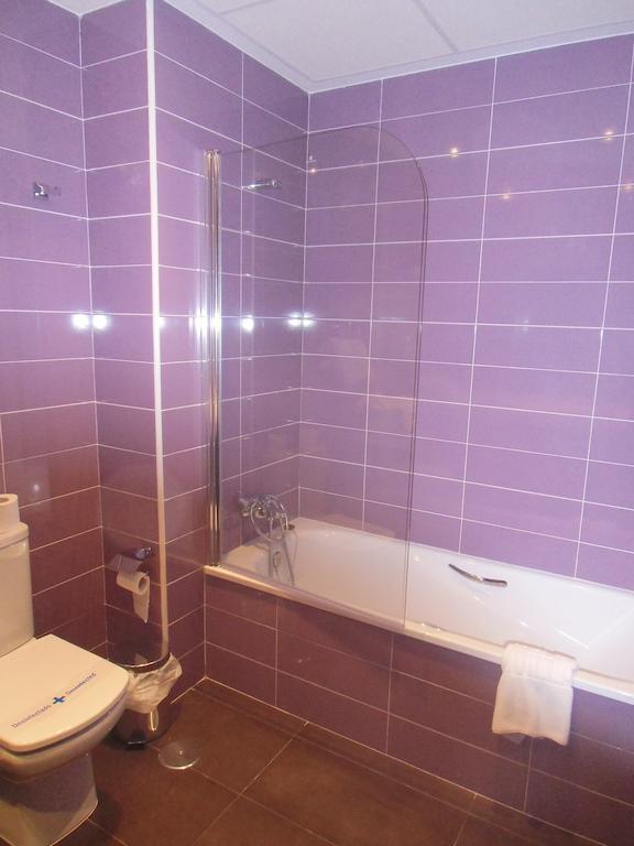 Area De Servicio Villamartin Villamartin de la Abadia Room photo