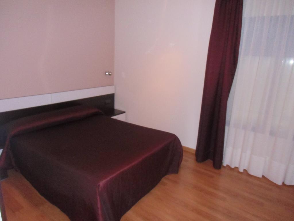 Area De Servicio Villamartin Villamartin de la Abadia Room photo
