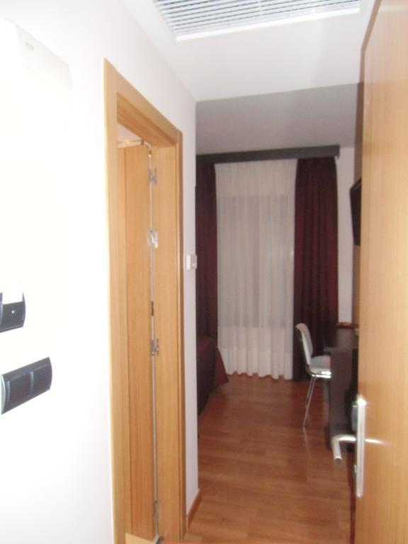 Area De Servicio Villamartin Villamartin de la Abadia Room photo